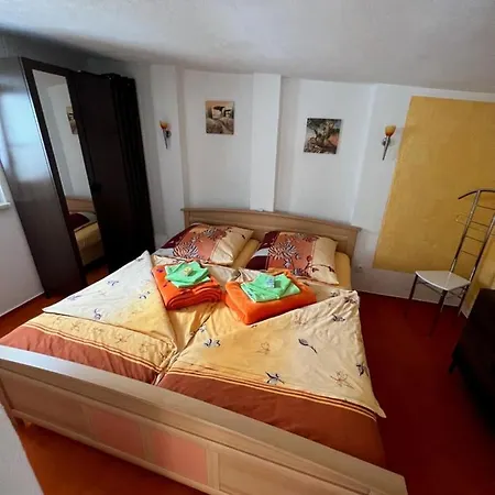 Apartment -in Lapide Regis- *